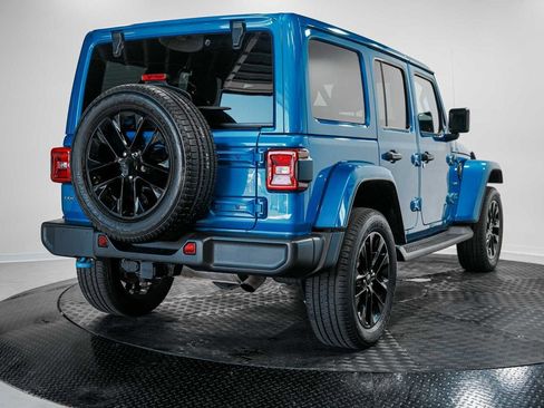 Used 2022 Jeep Wrangler Unlimited Sahara w/ Cold Weather Group image 8