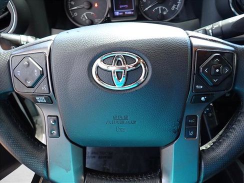 Used 2018 Toyota Tacoma TRD Off-Road w/ Technology Package AWD/4WD image 14