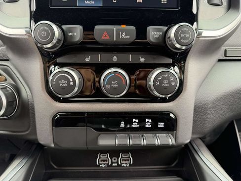 Used 2025 RAM 1500 Big Horn AWD/4WD image 29