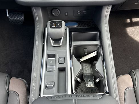 New 2026 Nissan Pathfinder Platinum FWD image 5