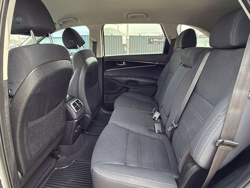 Used 2018 Kia Sorento FWD image 15