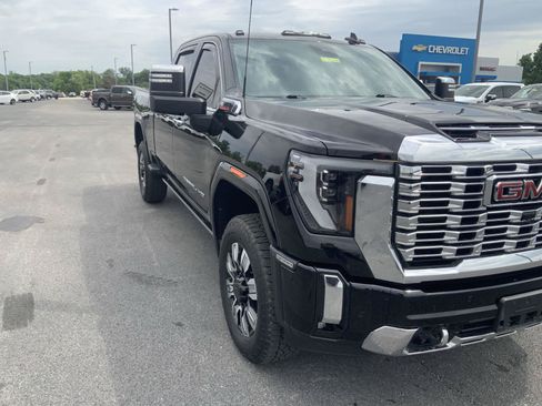 Used 2024 GMC Sierra 3500 Denali w/ Denali Reserve Package AWD/4WD image 17