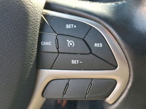 Used 2020 Jeep Grand Cherokee Limited AWD/4WD image 24