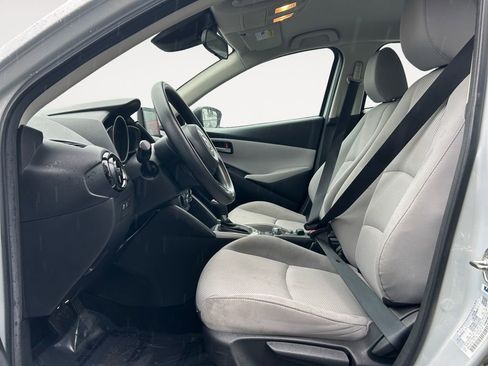 Used 2020 Toyota Yaris L image 16