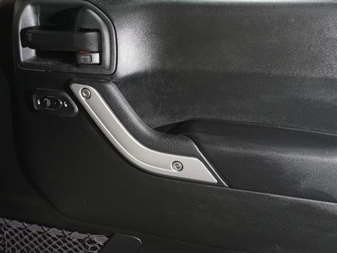 Used 2018 Jeep Wrangler Unlimited Rubicon w/ Connectivity Group image 20