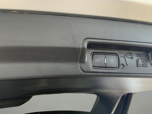 Used 2022 Ford Explorer XLT w/ Equipment Group 202A image 26