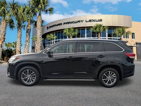 Used 2019 Toyota Highlander XLE AWD/4WD image 9