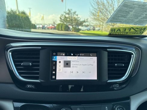 Used 2023 Chrysler Voyager LX image 20