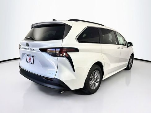 New 2026 Toyota Sienna XLE FWD image 9