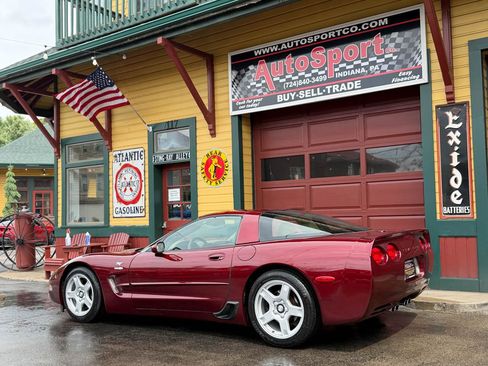 Used 2003 Chevrolet Corvette Coupe w/ Preferred Equipment Group RWD image 9
