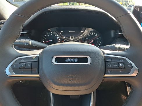 Used 2026 Jeep Compass Limited AWD/4WD image 19