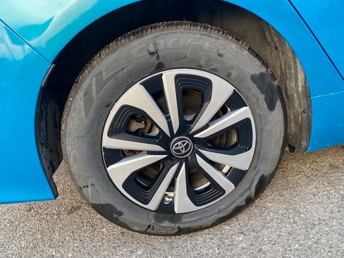 Used 2017 Toyota Prius Prime Plus FWD image 10