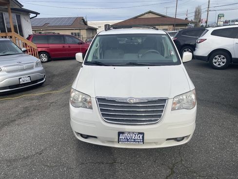 Used 2010 Chrysler Town & Country Touring image 3