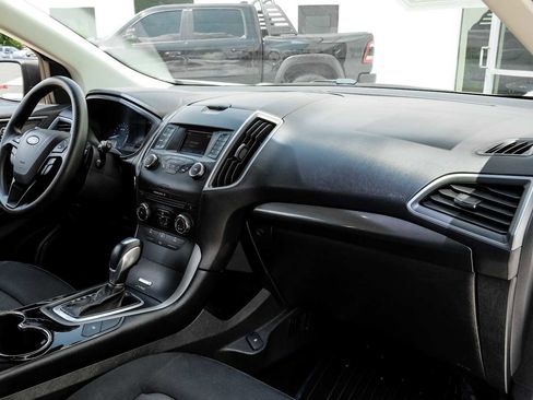 Used 2017 Ford Edge SE image 13