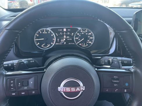 Used 2022 Nissan Pathfinder SL FWD image 11