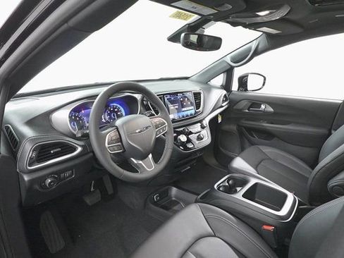 New 2026 Chrysler Pacifica Select image 14
