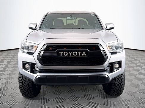 Used 2016 Toyota Tacoma TRD Off-Road w/ Towing Package AWD/4WD image 2