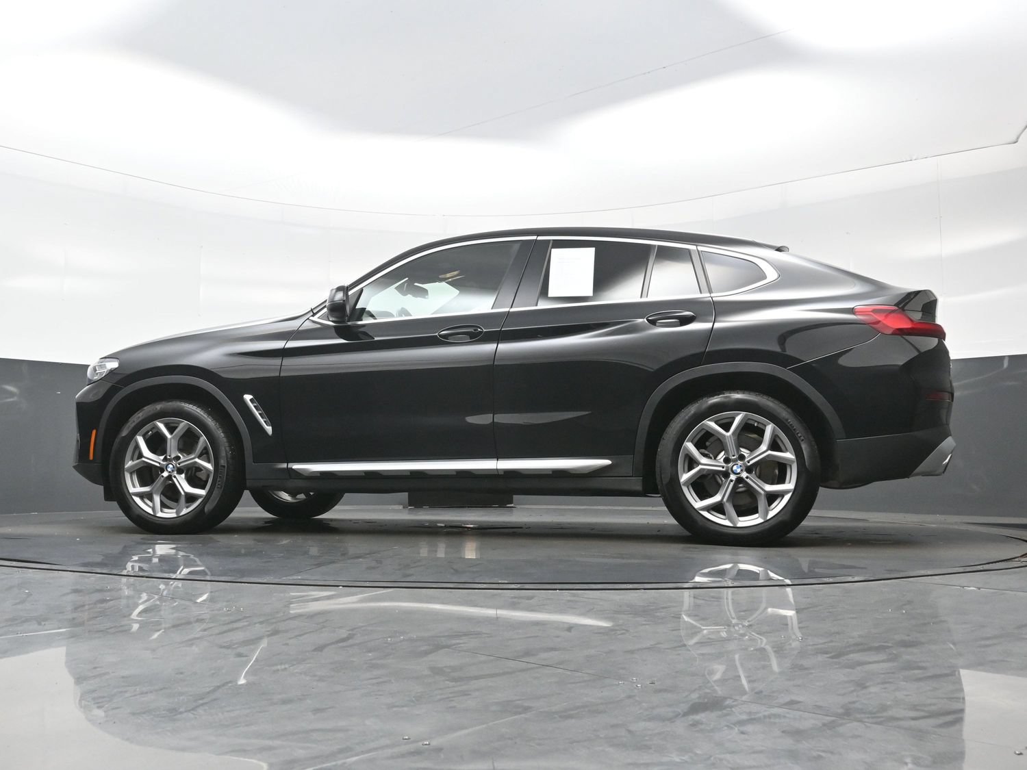 Used 2025 BMW X4 xDrive30i AWD/4WD image 29