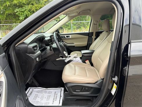 Used 2023 Ford Explorer XLT w/ Equipment Group 202A RWD image 23