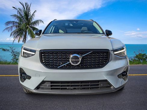 New 2025 Volvo XC40 B5 Plus w/ Climate Package image 8