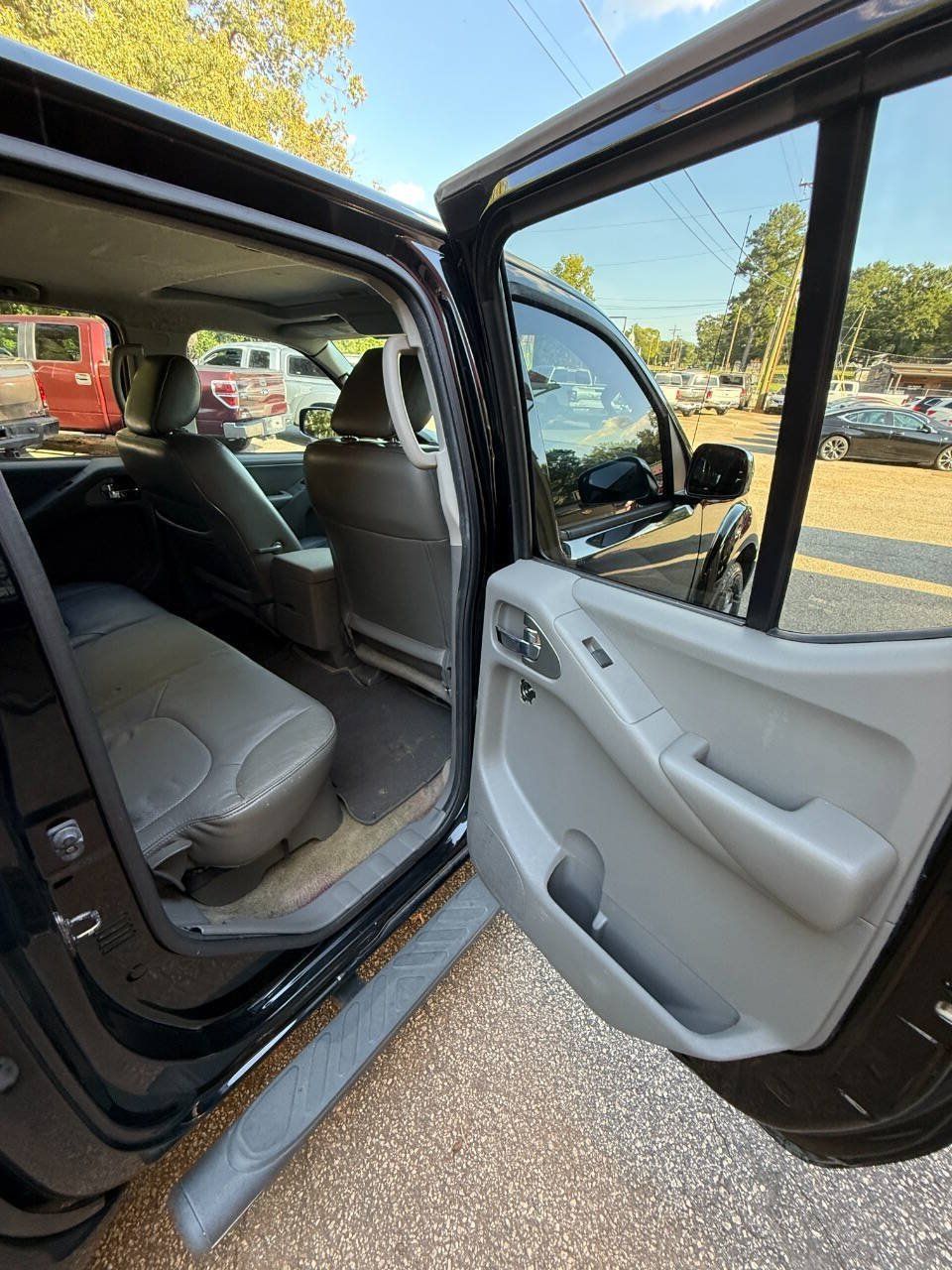 Used 2015 Nissan Frontier SL w/ Moonroof Package RWD image 16