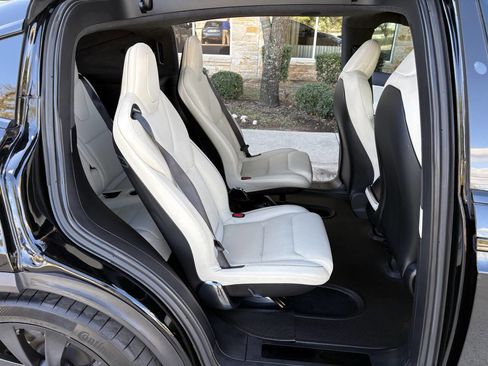 Used 2023 Tesla Model X Plaid image 13