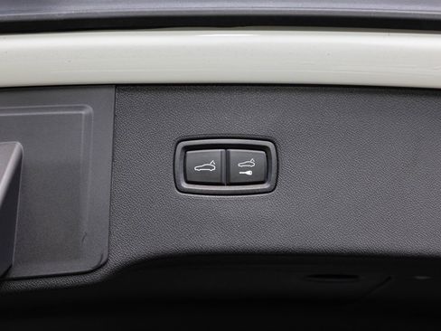 Used 2024 Porsche Cayenne image 37