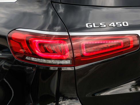Used 2023 Mercedes-Benz GLS 450 4MATIC image 8
