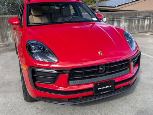 Certified 2026 Porsche Macan AWD/4WD image 15