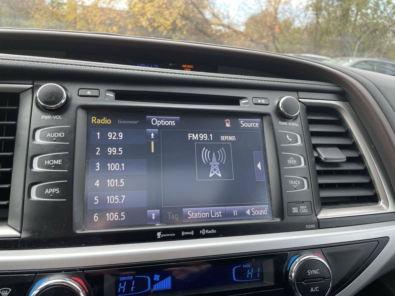 Used 2019 Toyota Highlander XLE AWD/4WD image 17