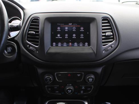 Used 2019 Jeep Compass Latitude w/ Popular Equipment Group AWD/4WD image 12