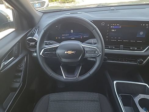 Used 2025 Chevrolet Equinox LT AWD/4WD image 17