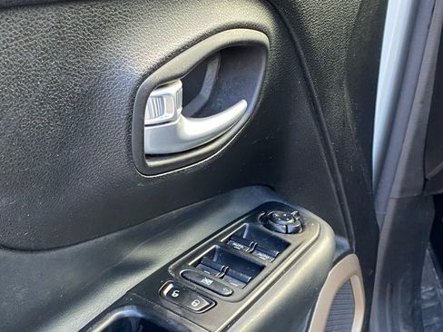 Used 2016 Jeep Renegade Limited AWD/4WD image 11