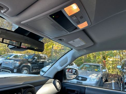 Used 2022 Toyota Tacoma SR image 19