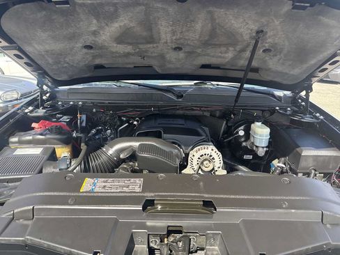 Used 2009 Chevrolet Suburban LT AWD/4WD image 26