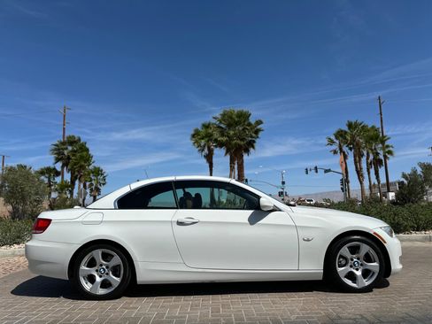 Used 2010 BMW 328i Convertible w/ Premium Pkg RWD image 11