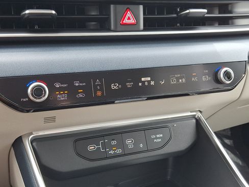 New 2026 Kia Carnival EX FWD image 13