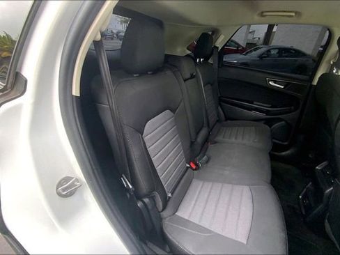 Used 2016 Ford Edge SE image 27
