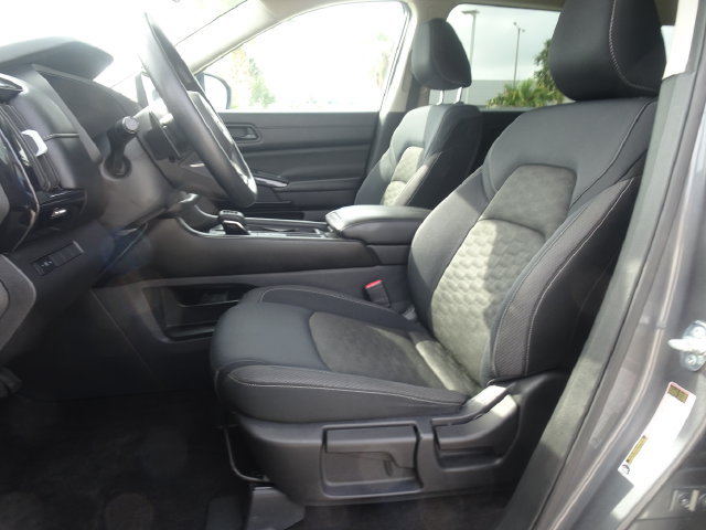 Used 2024 Nissan Pathfinder S FWD image 7