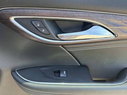 Used 2022 Buick Envision Avenir w/ Technology Package II FWD image 17