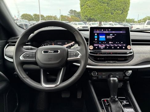 Used 2024 Jeep Compass Latitude AWD/4WD image 23