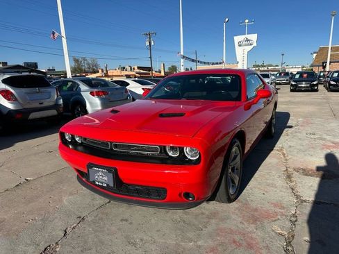 Used 2016 Dodge Challenger SXT RWD image 3