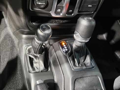 Used 2025 Jeep Wrangler Sport image 30