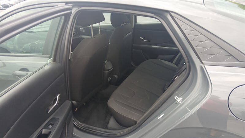 Used 2024 Hyundai Elantra SEL FWD image 9