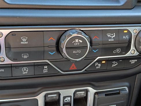 Used 2019 Jeep Wrangler Unlimited Rubicon image 24