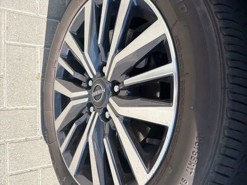 Used 2023 Nissan Kicks SV image 2