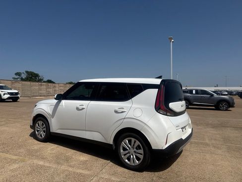 Used 2024 Kia Soul LX FWD image 14