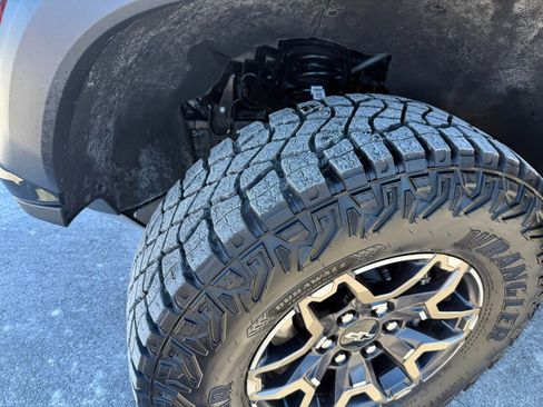 Used 2024 Chevrolet Colorado ZR2 w/ ZR2 Convenience Package III image 13