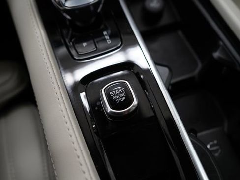Used 2025 Volvo XC90 B6 Ultra w/ Lounge Package AWD/4WD image 33