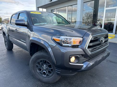 Used 2017 Toyota Tacoma SR5 image 46